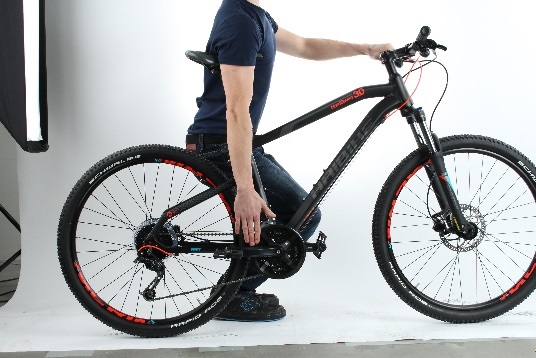 A nyereg magasságának beállítása.